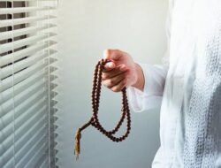 Arti Mimpi Tasbih Warna Putih Hitam Hilang yang Pecah