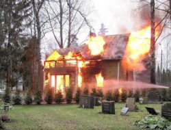 Makna Mimpi Melihat Rumah Terbakar Berdasarkan Primbon Jawa