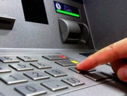 4 Alasan Mengapa Layar ATM Sempat Menyala Namun Tiba-tiba Gelap Saat Menarik Uang