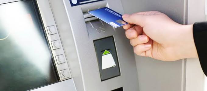 Daftar Bahaya Menggunakan ATM di Lokasi yang Tidak Aman