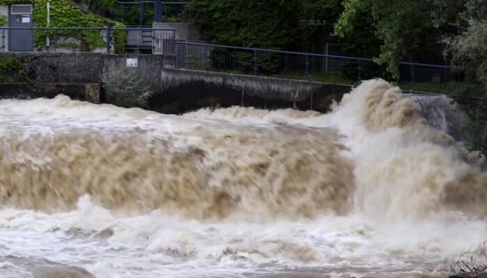 Arti Mimpi Banjir Air Keruh Tapi Selamat