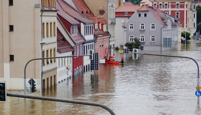 Arti Mimpi Melihat Kampung Desa Banjir Air Kotor dan Jernih