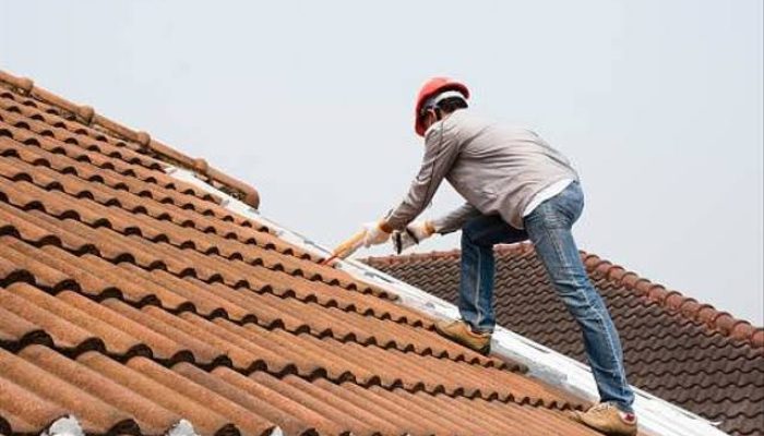 Arti Mimpi Atap Rumah Runtuh Terkena Angin Kencang Hujan Deras