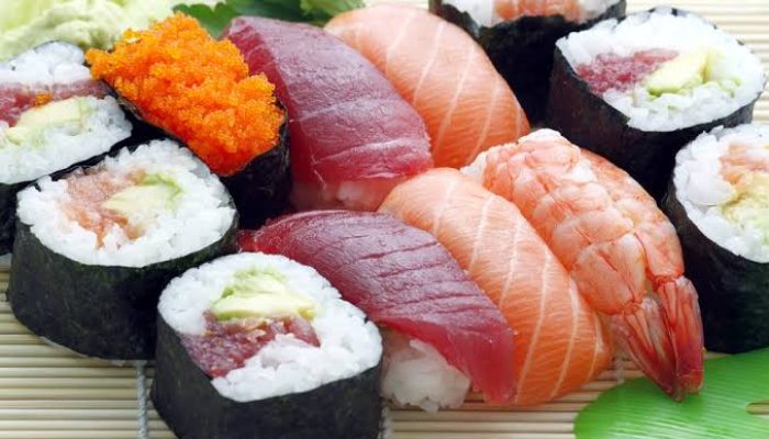 Arti Mimpi Melihat Sushi : Banyak, Kecil, Enak, Busuk dan Bekas Gigitan