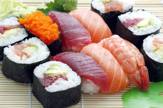 Arti Mimpi Melihat Sushi : Banyak, Kecil, Enak, Busuk dan Bekas Gigitan