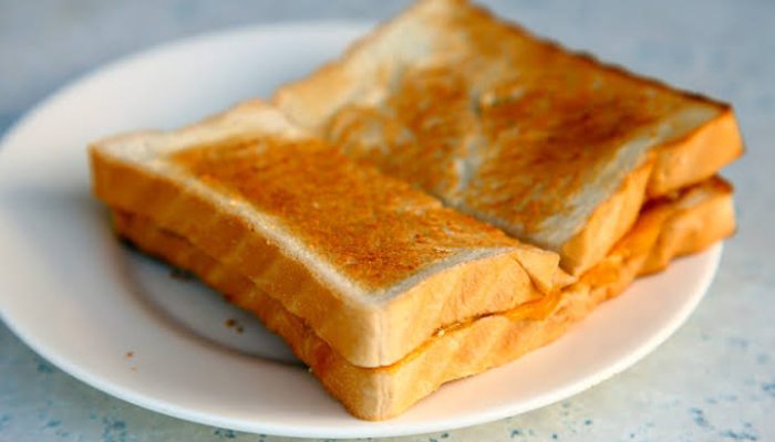 Arti Mimpi Roti Bakar Gosong: Masak, Makan, Memberi dan Menerima Roti Gosong