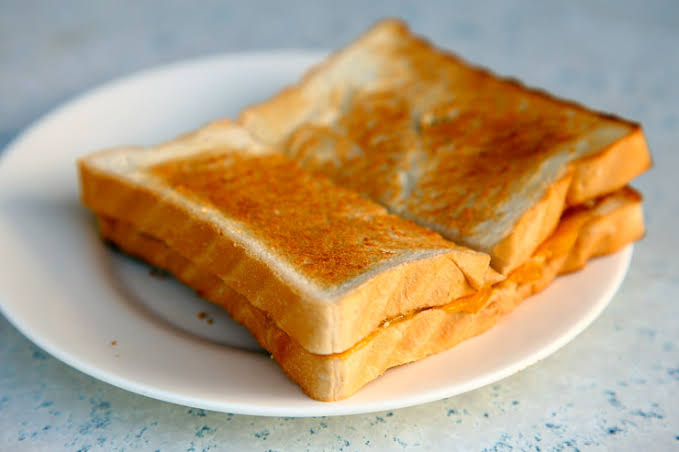 Arti Mimpi Roti Bakar Gosong: Masak, Makan, Memberi dan Menerima Roti Gosong