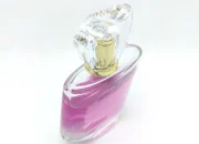 Arti Mimpi Memegang Wadah Parfum Ukuran Besar, Raksasa dan Kecil Mungil