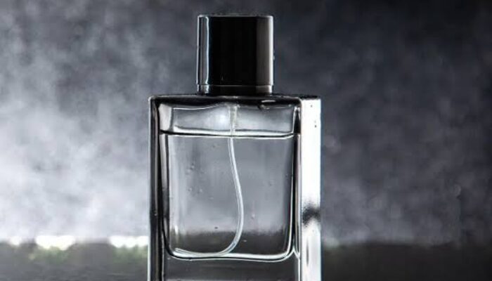 Arti Mimpi Tentang Botol Parfum Terbuat dari Plastik, Kaca, Besi dan Lainnya