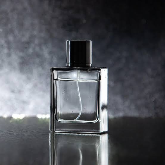 Arti Mimpi Tentang Botol Parfum Terbuat dari Plastik, Kaca, Besi dan Lainnya