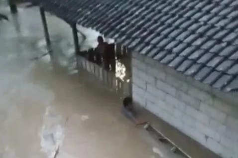 Banjir Bandang Melanda Madiun: 53 Rumah Rusak dan 10 Warga Dievakuasi