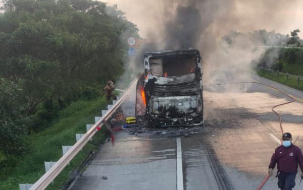 Bus Pahala Kencana Terbakar di Tol Jombang, 34 Penumpang Selamat