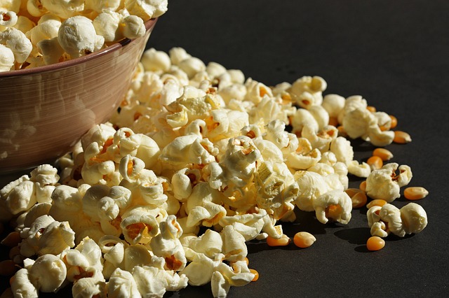 Arti Mimpi Makan Popcorn: Pertanda Baik atau Buruk?