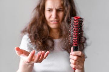 Arti Mimpi Sisir Rambut Rusak dari Kayu dan Tafsir Lengkapnya