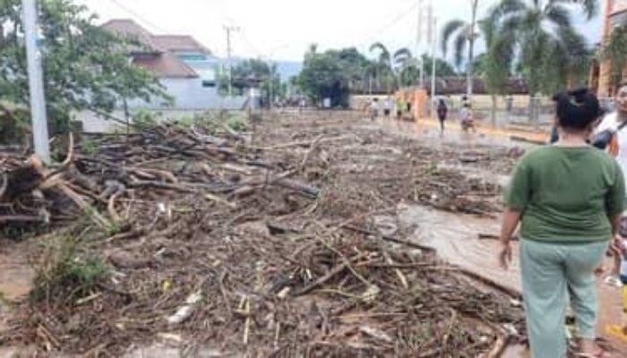 Banjir Situbondo: Relawan Rumah Zakat Action Bergerak Cepat untuk Bantu Warga Terdampak