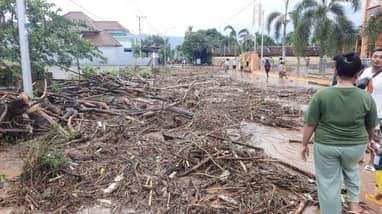 Banjir Situbondo: Relawan Rumah Zakat Action Bergerak Cepat untuk Bantu Warga Terdampak