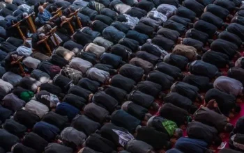 Salat Tarawih Kilat 10 Menit di Masjid Nurul Iman Jombang, Cocok Buat yang Sat-Set!