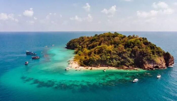 Tafsir Mimpi Berada di Pulau Terpencil Tersesat Bersama Seseorang