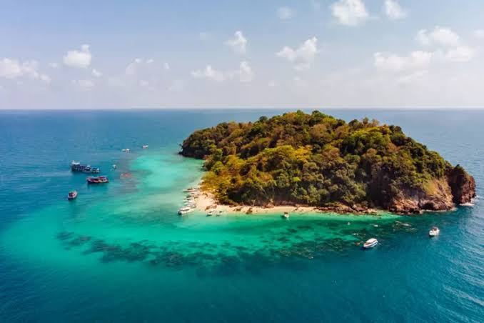 Tafsir Mimpi Berada di Pulau Terpencil Tersesat Bersama Seseorang
