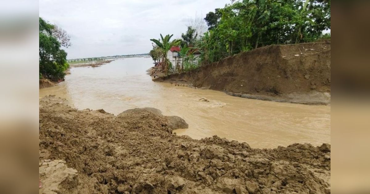 Pemkab Mojokerto Perbaiki Tanggul Sungai Subentoro yang Ambrol Sepanjang 50 Meter