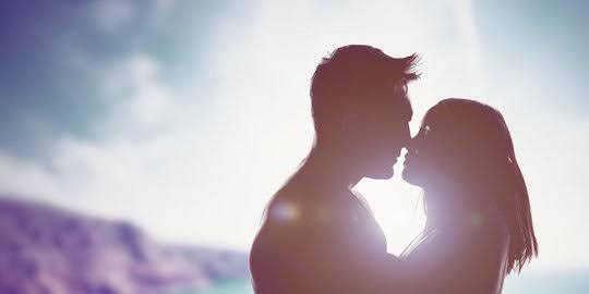 10 Prompt AI untuk Pacar Mesra Romantis yang Lagi Tren