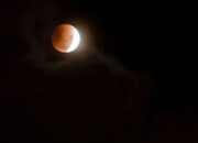 Hal yang Harus Dilakukan Saat Gerhana Bulan 7 September 2025 untuk Kakek dan Nenek