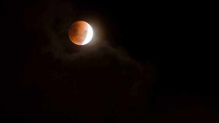 Hal yang Harus Dilakukan Saat Gerhana Bulan 7 September 2025 untuk Kakek dan Nenek