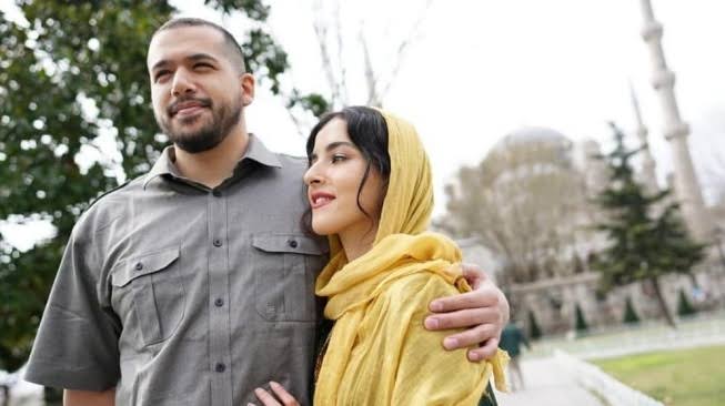 Perjalanan Hubungan Ahmad Assegaf dan Tasya Farasya: Dari Masa Kecil hingga Isu Rumah Tangga