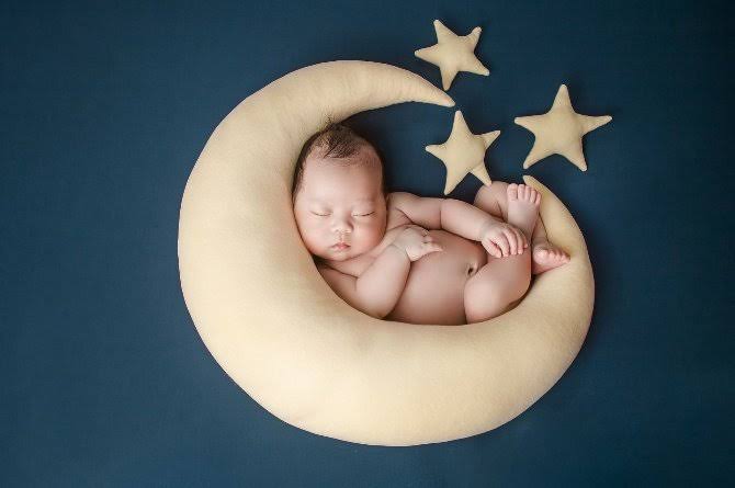 Tips Menjaga Bayi Saat Gerhana Bulan 7 September 2025, Orang Tua Perlu Tahu