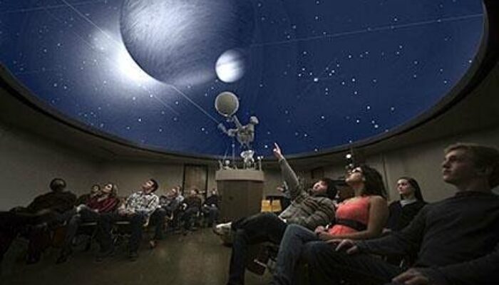 Menjelajahi Alam Semesta Tanpa Perlu Roket? Ke Planetarium Saja!